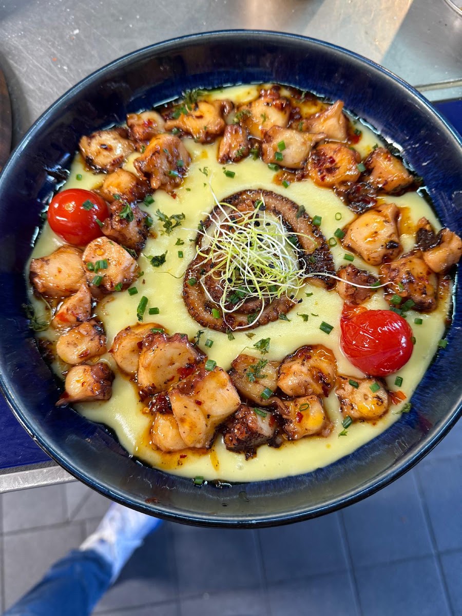 El Pintxo Tapas & Wine-3